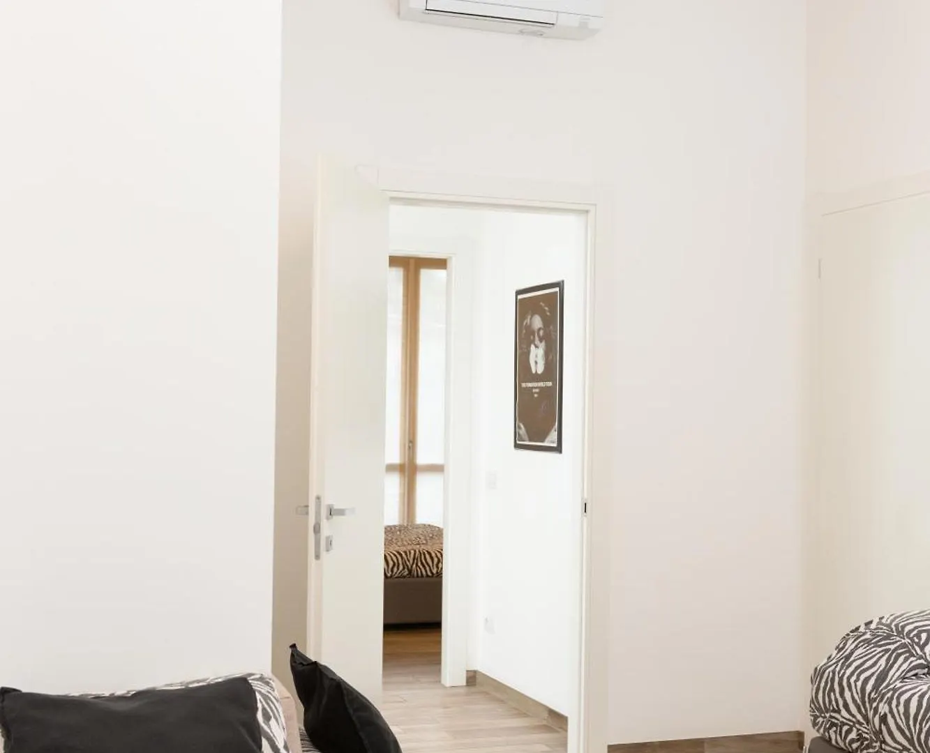 Portaromana Tres Chic Milan Apartment