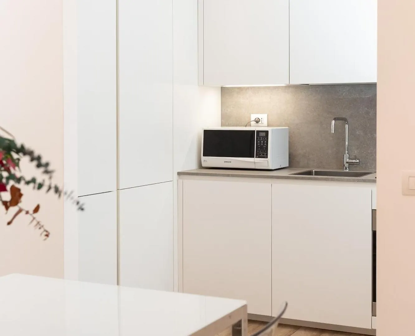 Portaromana Tres Chic Milan Apartment
